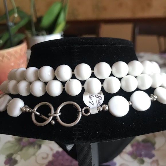 WHITE NECKLACES (2) - Picture 4 of 10